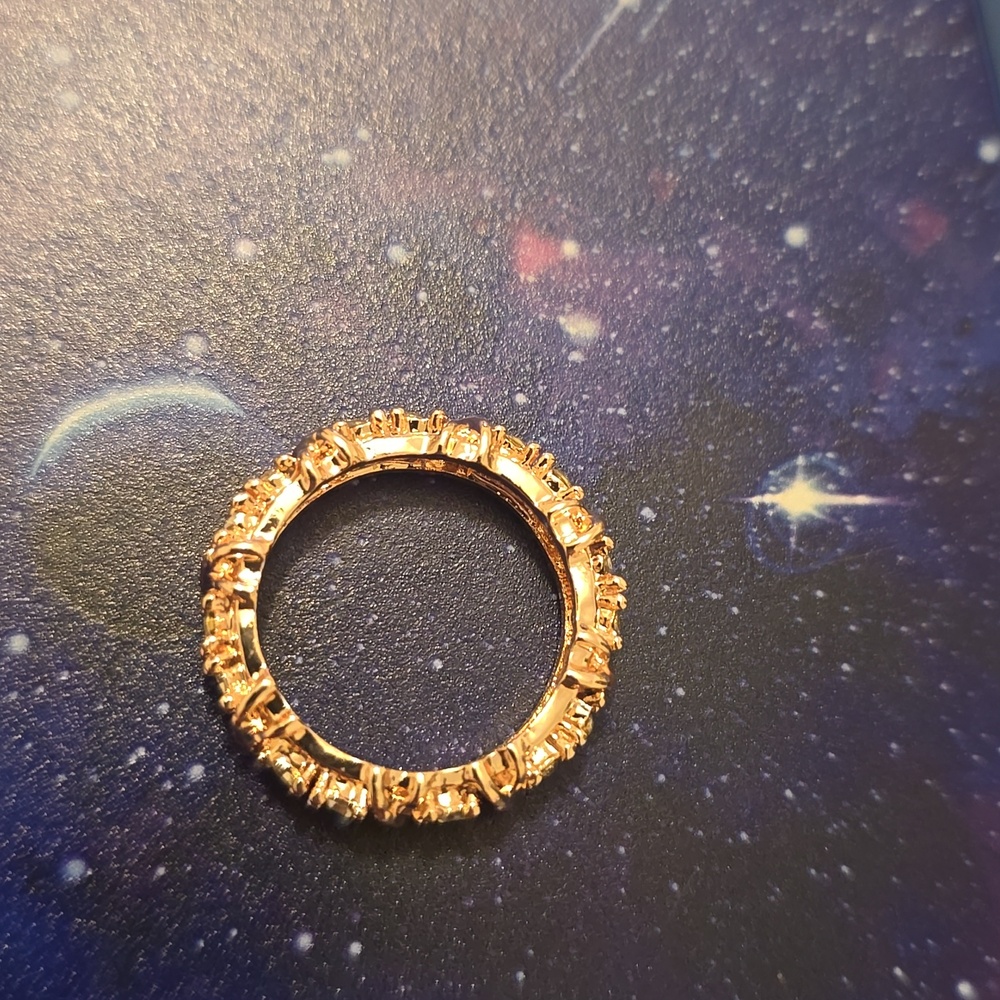 Gold ring - Picture 2 of 2